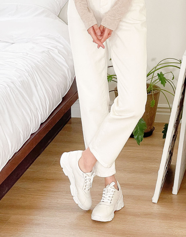 베티아노 [VETIANO 베티아노] 티모시 데일리 가죽스니커즈 2C / Timothy Daily leather sneakers 2C 화이트 착용컷