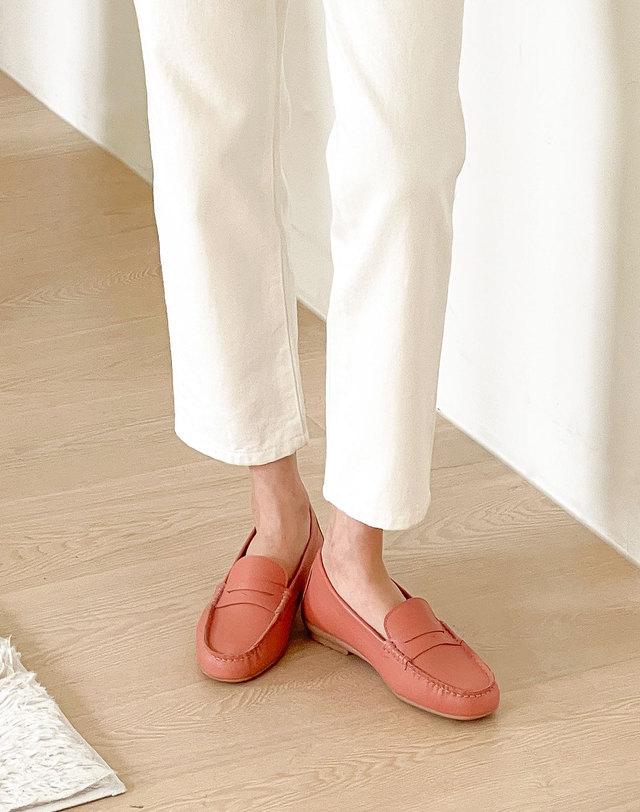 베티아노 [VETIANO 베티아노] 베크뱀 램스킨 페니로퍼 4color / Beck Bam Lambskin Penny Loafers 아이보리 착용컷