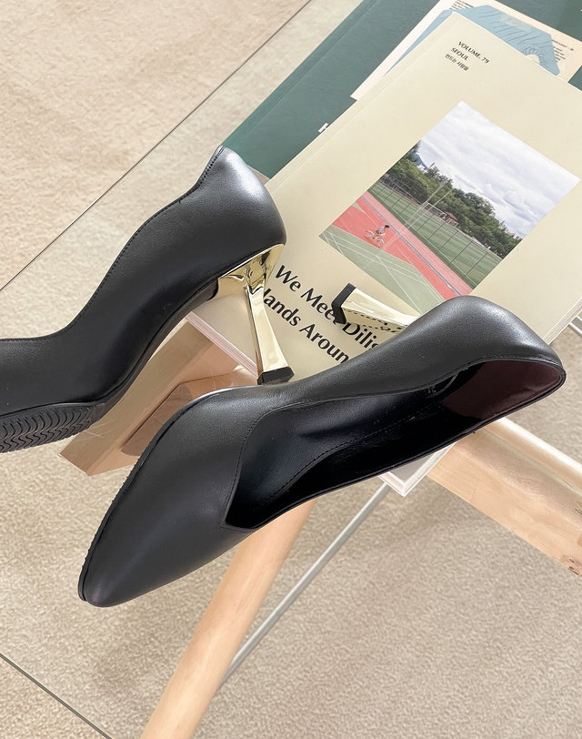 베티아노 [VETIANO 베티아노] 페즐 웨이브 펌프스 골드 힐 5color / Pezzle Wave Pumps Gold Heels 5color 착용컷