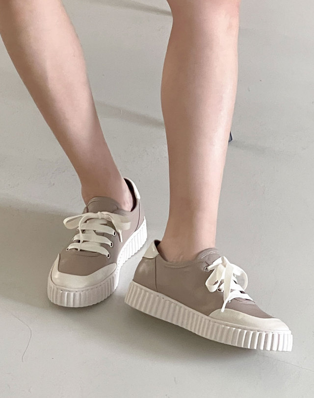 베티아노 [VETIANO 베티아노] 다니엘 리본 스니커즈 슬립온 2color / Daniel Ribbon Sneakers slip on 2color 착용컷