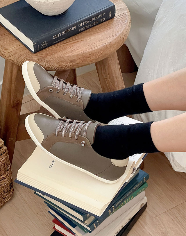 베티아노 [VETIANO 베티아노] 마가렛 키높이 밴딩 스니커즈 2color / Margaret height banding sneakers 2color 착용컷