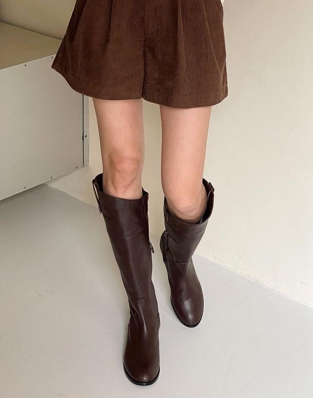 베티아노 [VETIANO 베티아노] 브렌다 언벨런스 롱부츠 2color / Brenda unbalanced long boots 2colors 블랙 착용컷