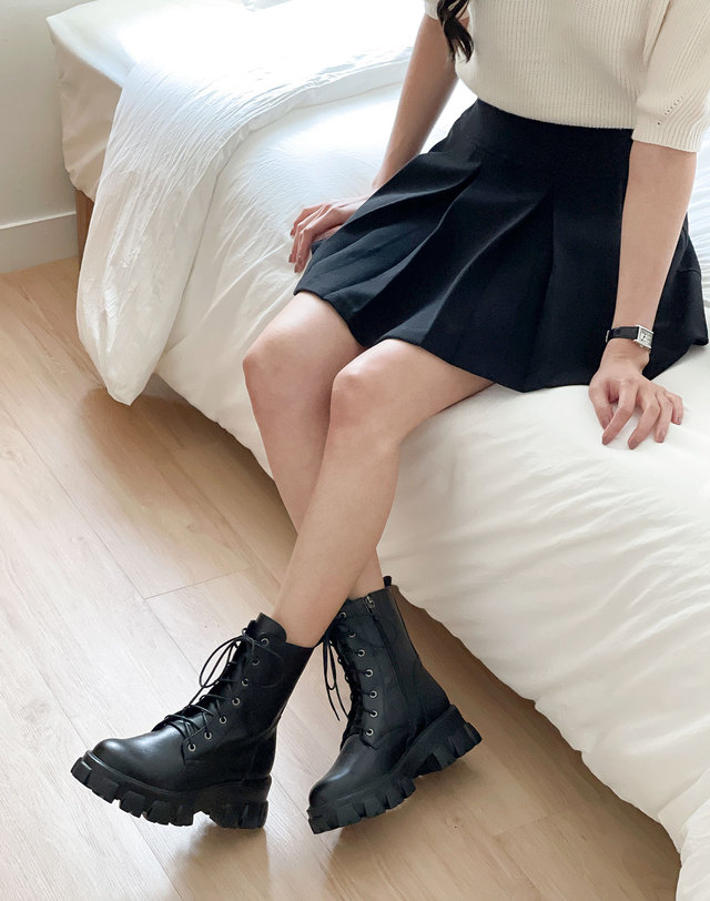 베티아노 [VETIANO 베티아노] 레슬리 볼디 레이스업 워커부츠 / Leslie Baldy lace-up walker boots 블랙 착용컷