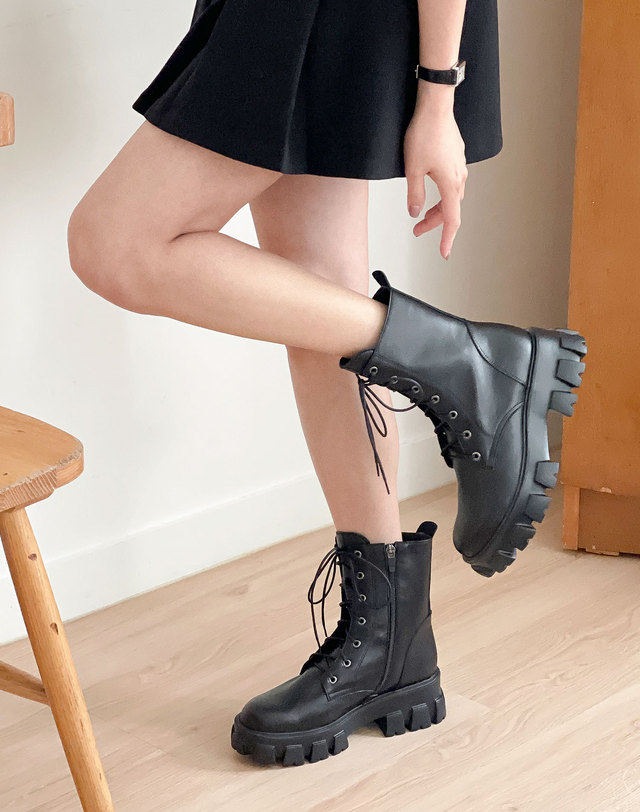 베티아노 [VETIANO 베티아노] 레슬리 볼디 레이스업 워커부츠 / Leslie Baldy lace-up walker boots 블랙 착용컷