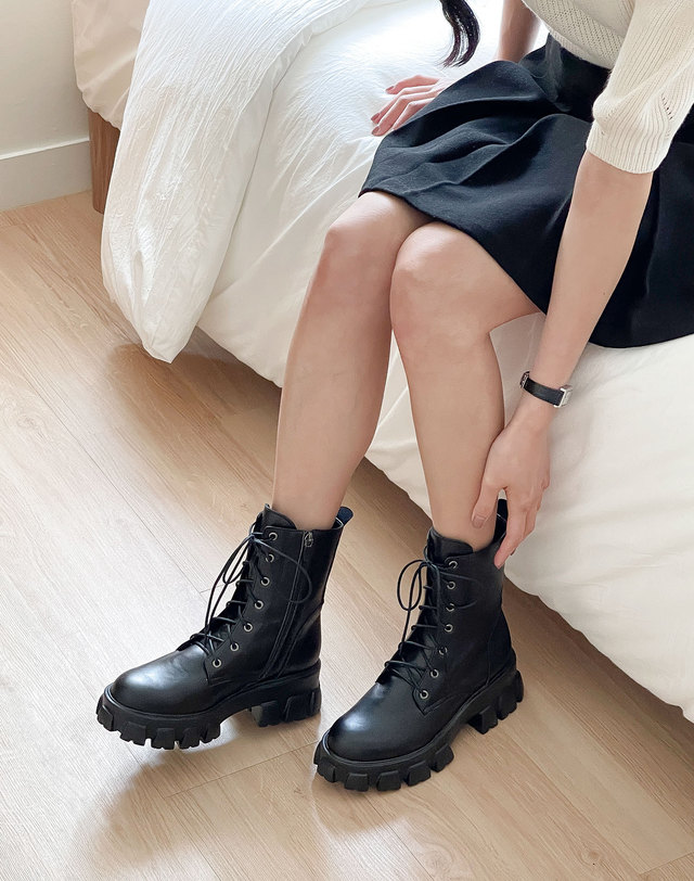 베티아노 [VETIANO 베티아노] 레슬리 볼디 레이스업 워커부츠 / Leslie Baldy lace-up walker boots 블랙 착용컷
