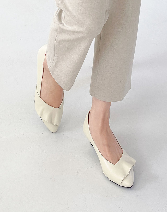 베티아노 [VETIANO 베티아노] 프릴 포인티드 플랫 3color / frill pointed flats 3color 착용컷