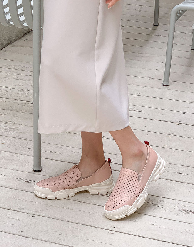베티아노 [VETIANO 베티아노] 비비 펀칭 슬립온 스니커즈 3color / BB punching slip-on sneakers 3colors 착용컷