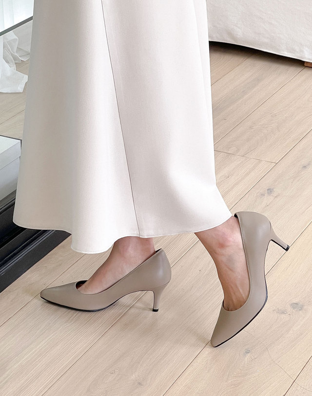 베티아노 [VETIANO 베티아노] 레주브 베이지 포인티드 펌프스 4color / Rejuve Beige Pointed Pumps 4color 착용컷