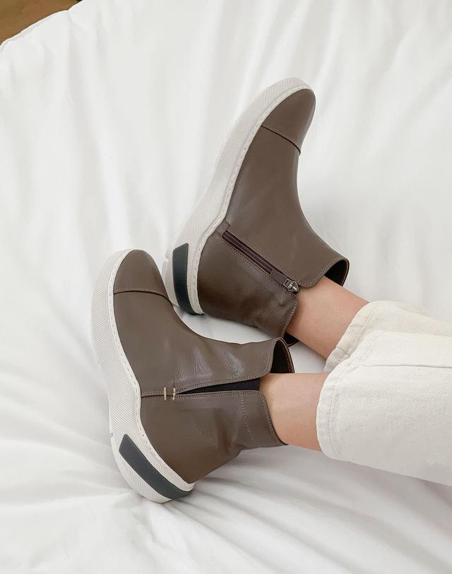 베티아노 [VETIANO 베티아노] 오블라 사이드 밴딩지퍼 앵클 스니커즈 2color / Obla side banding zipper ankle sneakers 2colors 착용컷