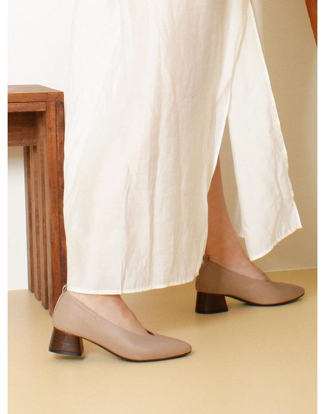 베티아노 [VETIANO 베티아노] U라인 와니굽 밴딩 펌프스 / U-line crocodile-hem banding pumps 착용컷