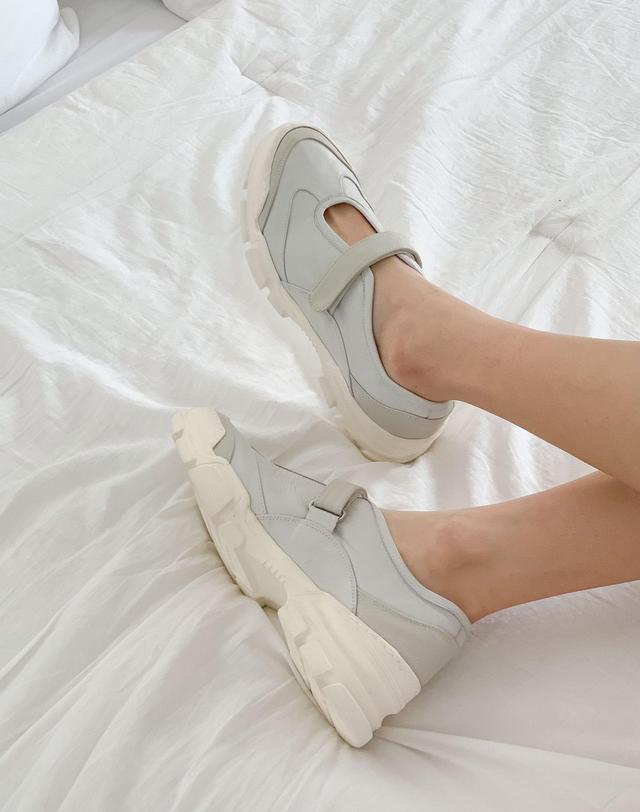 베티아노 [VETIANO 베티아노] 소프트 메리 벨크로 스니커즈 / Soft Mary Velcro Sneakers 착용컷
