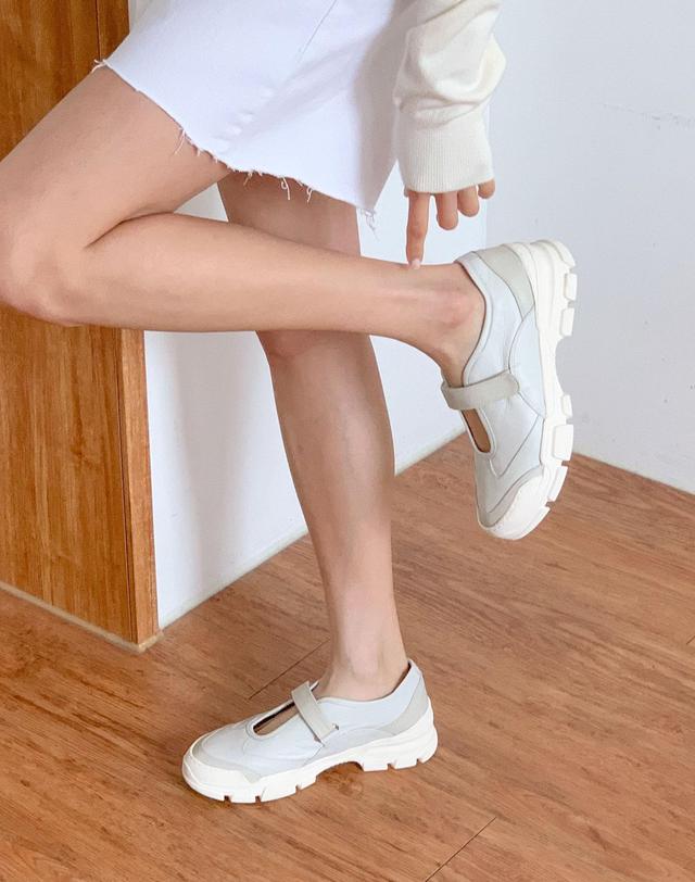 베티아노 [VETIANO 베티아노] 소프트 메리 벨크로 스니커즈 / Soft Mary Velcro Sneakers 착용컷