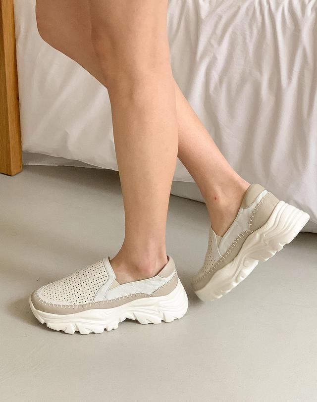 베티아노 [VETIANO 베티아노] 에어펀칭 키높이 어글리 스니커즈 슬립온 / Air punching height increase ugly sneakers slip on 착용컷