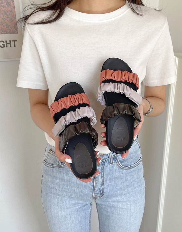 오알 [O.R 오알] 보비 쓰리 프릴 스트랩 슬리퍼 2C / Bobby three frill strap mule 2C 착용컷