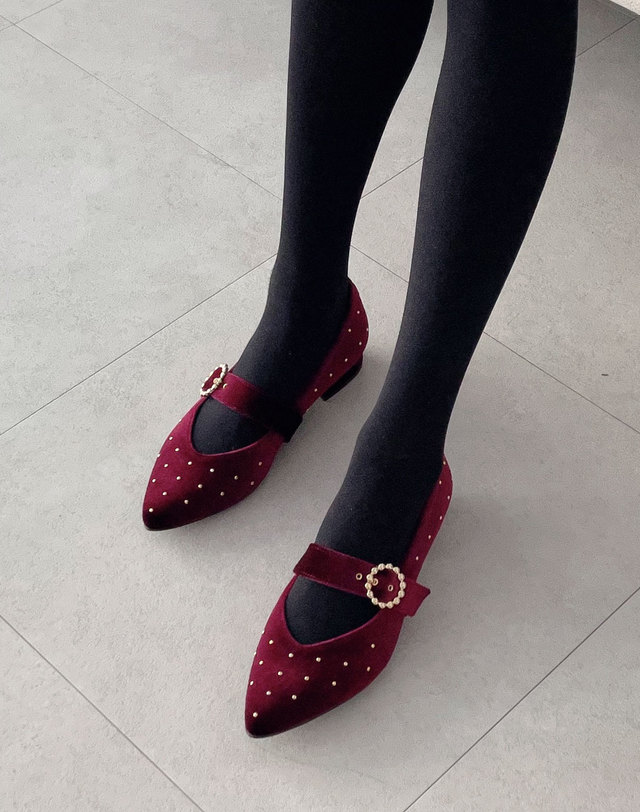 오알 [O.R 오알] ﻿ 메리 플라워 벨벳 스트랩 플랫 / mery flower velvet strap flat 착용컷