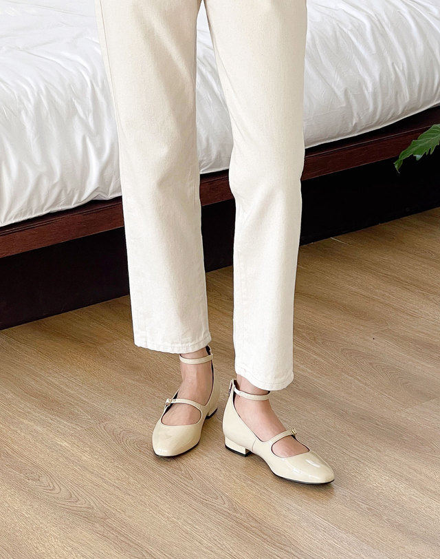 오알 [O.R 오알] 아일라 스퀘어 골드라인 더블 스트랩 플랫 2C / Isla square gold-line double strap flat 2C 착용컷