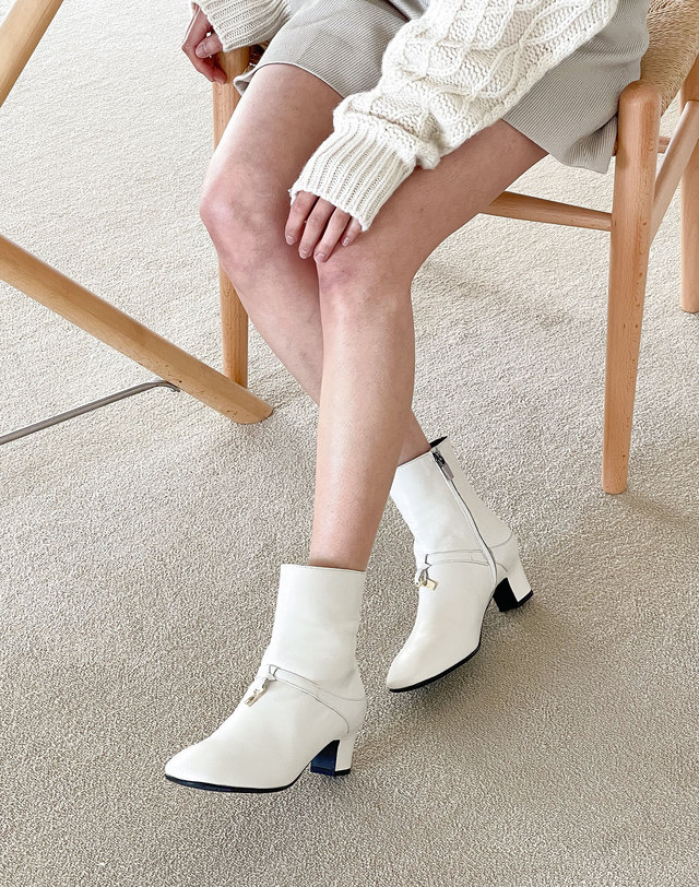오알 [O.R 오알] 로로 팬던트 기모 앵클부츠 2C Roro pendant brushed ankle boots 2C 아이보리 착용컷