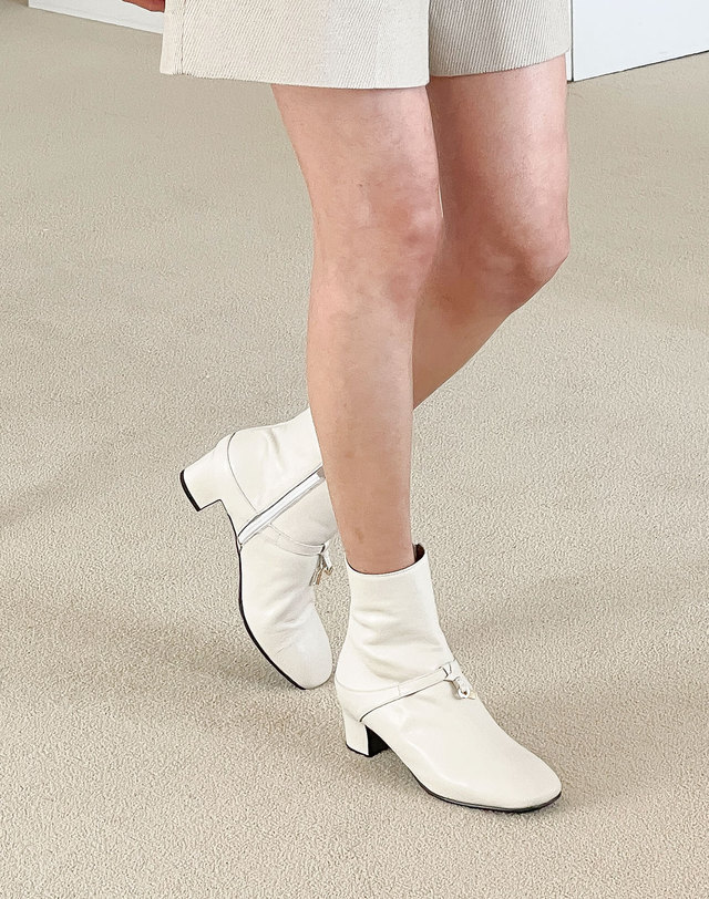 오알 [O.R 오알] 로로 팬던트 기모 앵클부츠 2C Roro pendant brushed ankle boots 2C 아이보리 착용컷