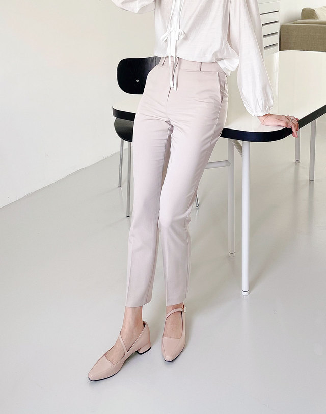 오알 [O.R 오알] 블라썸 사선 스트랩 플랫 2color / Blossom oblique strap flats 2color 아이보리 착용컷