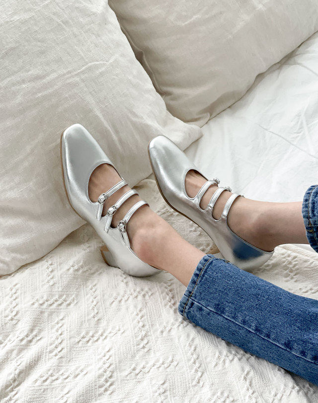 오알 [O.R 오알] 코델리아 쓰리 스트랩 플랫 3Color / Cordelia 3 Strap Flat 3Color 아이보리 착용컷