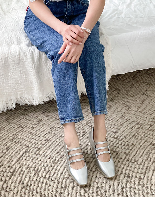 오알 [O.R 오알] 코델리아 쓰리 스트랩 플랫 3Color / Cordelia 3 Strap Flat 3Color 아이보리 착용컷