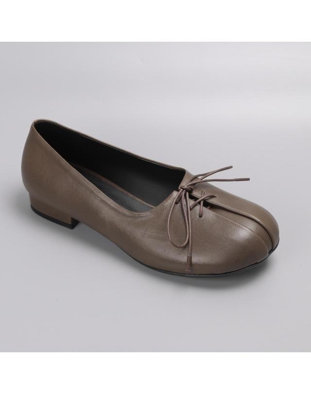 루시크루 라운드토 레이스업 로퍼 LC594_2cm 브라운 착용컷