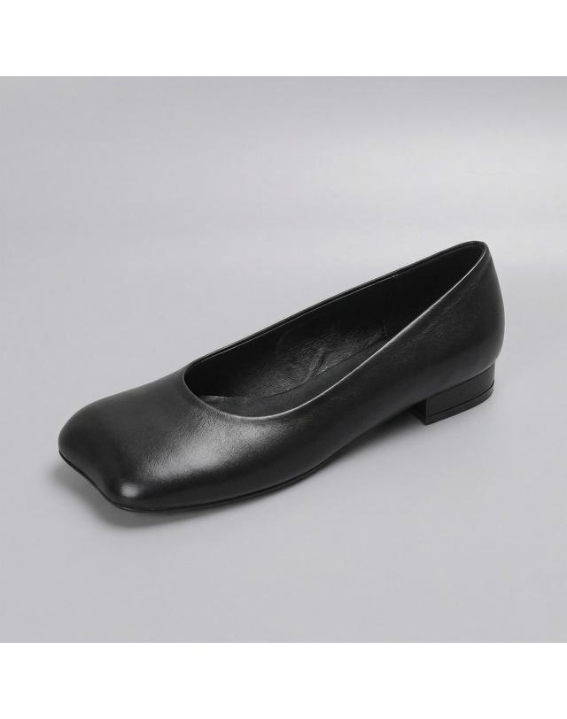 루시크루 커브드 스퀘어 플랫 슈즈 LC700_2cm 블랙 착용컷