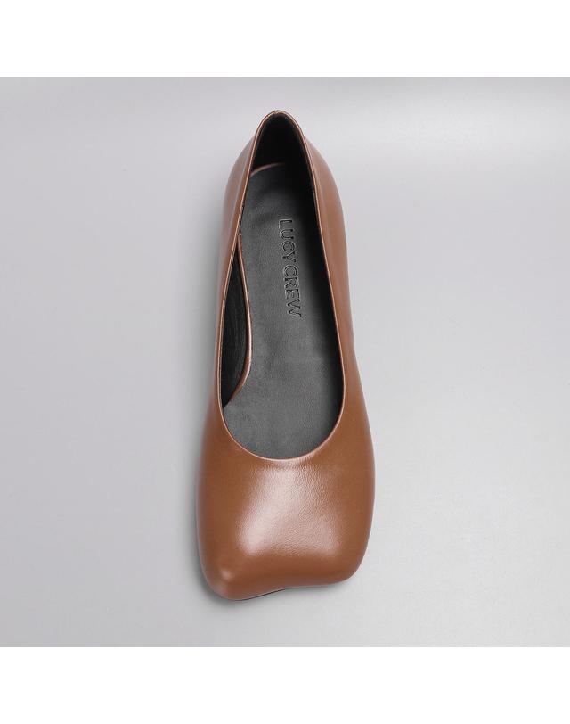 루시크루 커브드 스퀘어 플랫 슈즈 LC700_2cm 블랙 착용컷