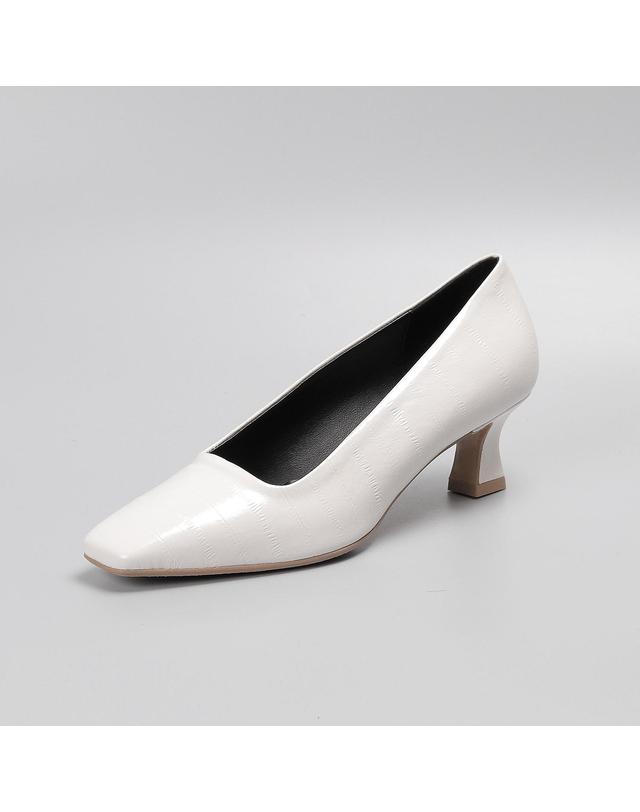 루시크루 레거시 스퀘어 펌프스 LC726_5cm 블랙 착용컷