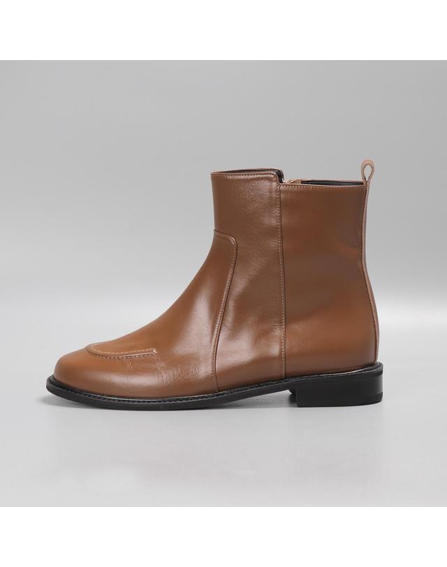 루시크루 U스티치 라운드토 앵클부츠 LC741_2cm 브라운 착용컷