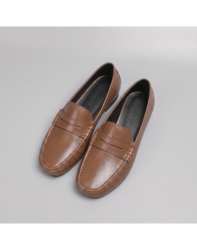 루시크루 셔링 모카신 페니 로퍼 LC746_2cm 블랙 착용컷