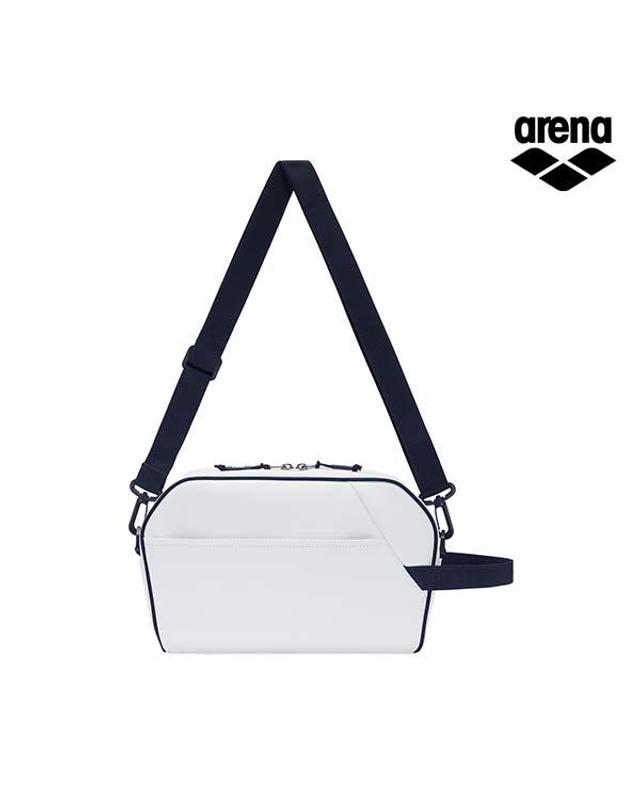 아레나 HEXA 프라임 크로스 숄더백 A6AC1AB33WHT 착용컷