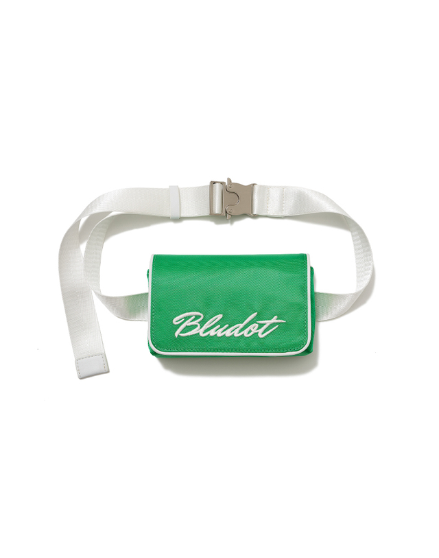 블루닷 [BLUDOT] 타이포 그래픽 자수 벨트백_GN 착용컷
