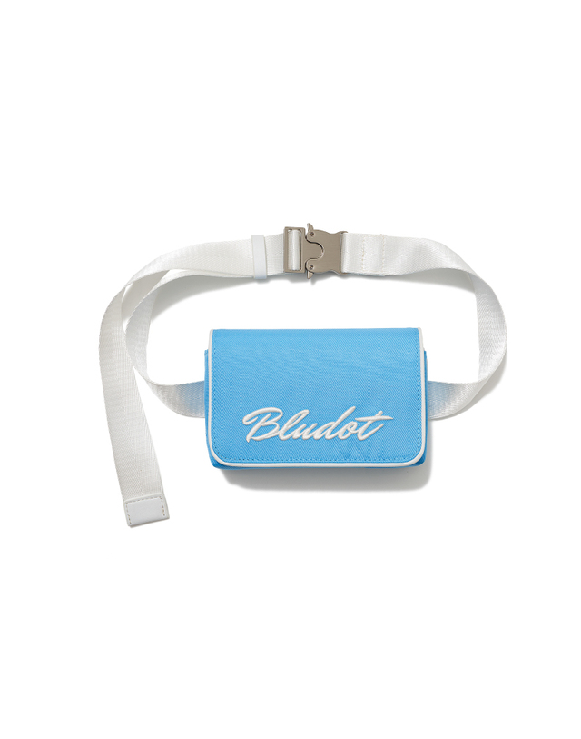 블루닷 [BLUDOT] 타이포 그래픽 자수 벨트백_SB 착용컷