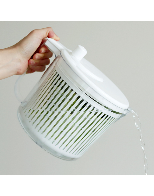 리본제이 콤팩트 만능 야채 탈수기 핸들 손잡이형 2.5L / 반자동 샐러드 스피너 믹싱볼 채반 세트 착용컷