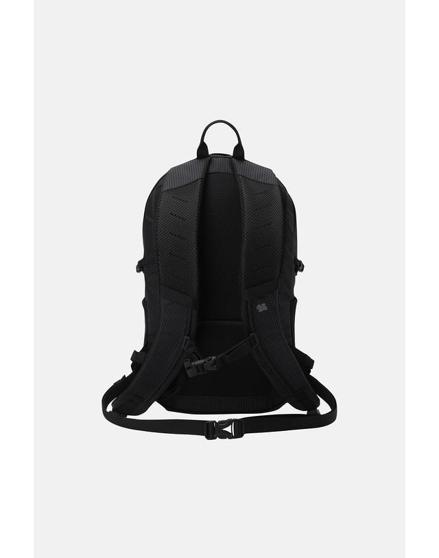 코오롱스포츠 [코오롱스포츠] 티어드롭형 AXIOM 백팩 10L QEBXX26211BLK 착용컷