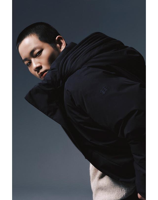 코오롱스포츠 [코오롱스포츠] 남성 안타티카 중기장 헤비 다운 재킷 TLJDW26631BLK 착용컷