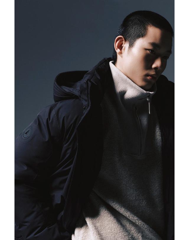 코오롱스포츠 [코오롱스포츠] 남성 안타티카 중기장 헤비 다운 재킷 TLJDW26631BLK 착용컷