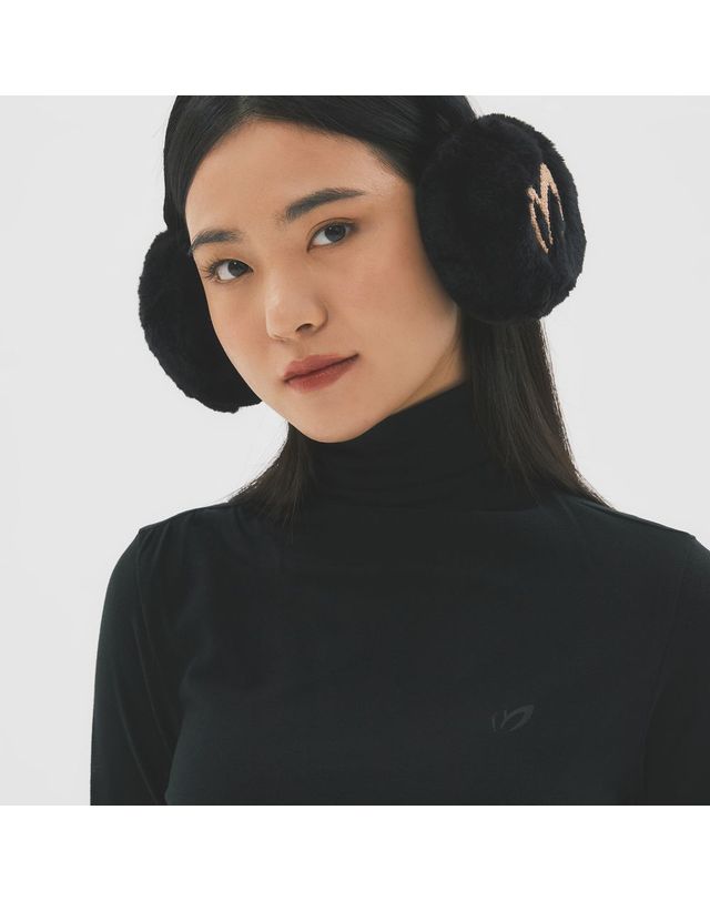 마스터바니에디션 여성 로고 포인트 퍼 이어워머 착용컷