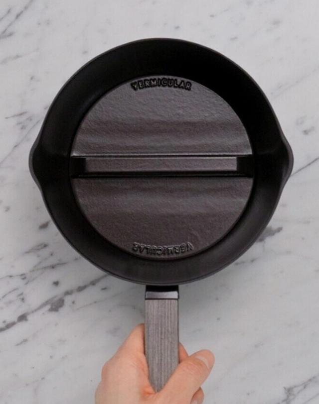 버미큘라 [버미큘라] 무쇠 주물냄비 편수냄비 유키히라 16cm 착용컷
