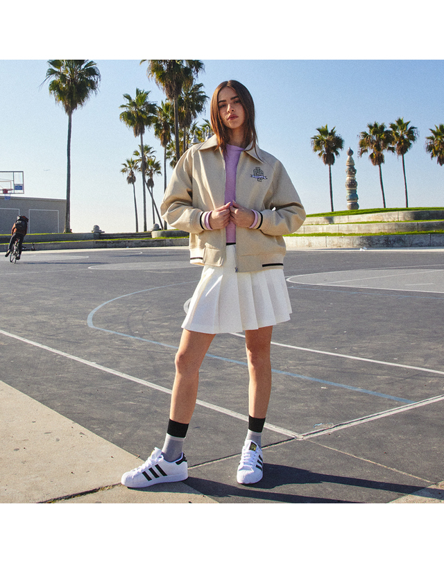 제너럴아이디어 제너럴 아이디어 UNISEX GI 뮤지엄 바시티 자켓 [BEIGE] / SBC1U07007 착용컷
