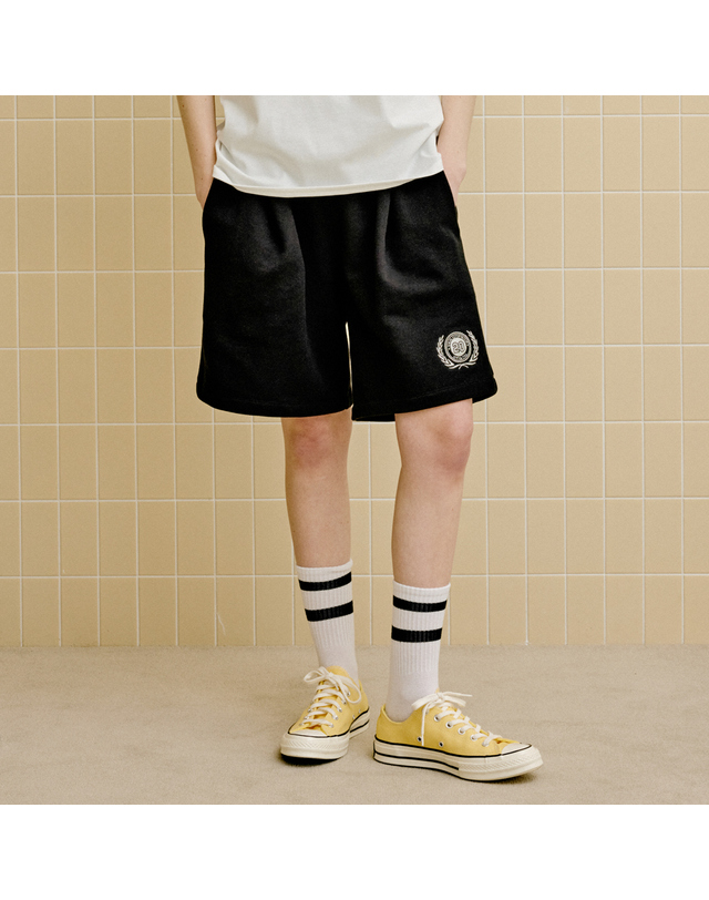 제너럴아이디어 제너럴 아이디어 UNISEX 뮤지엄 핀턱 하프 팬츠 [4COL] / SBC1U52022 착용컷