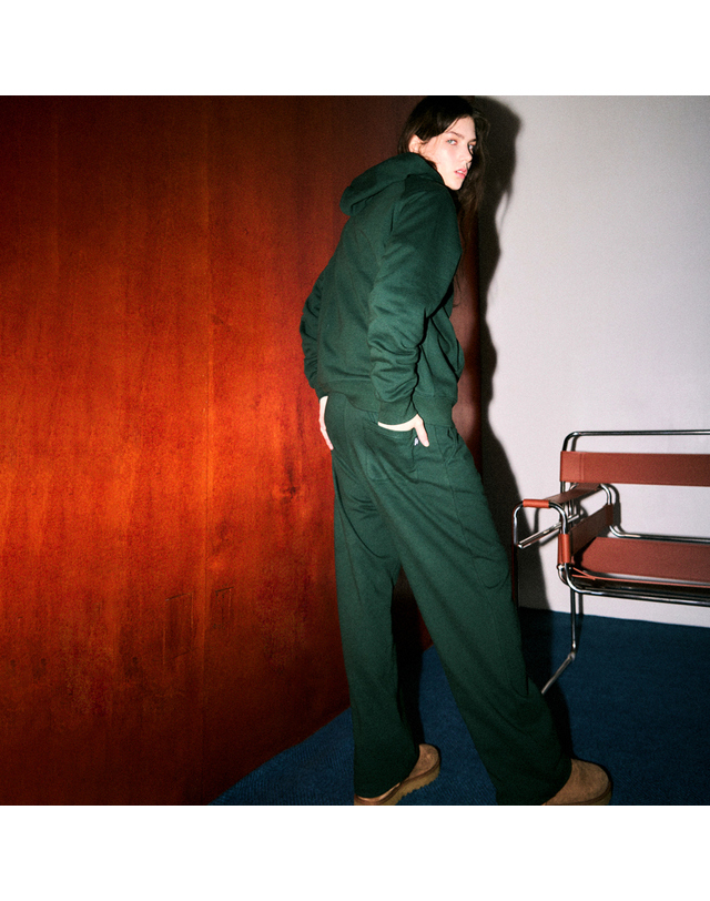 제너럴아이디어 제너럴 아이디어 UNISEX 원 턱 밴딩 스웨트 팬츠 [GREEN] / SBC3U52005 착용컷