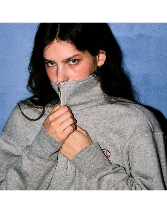 제너럴아이디어 제너럴 아이디어 UNISEX GNRL 하프 집업 스웨트 셔츠 [MELANGE GREY] / SBC3U02007 착용컷