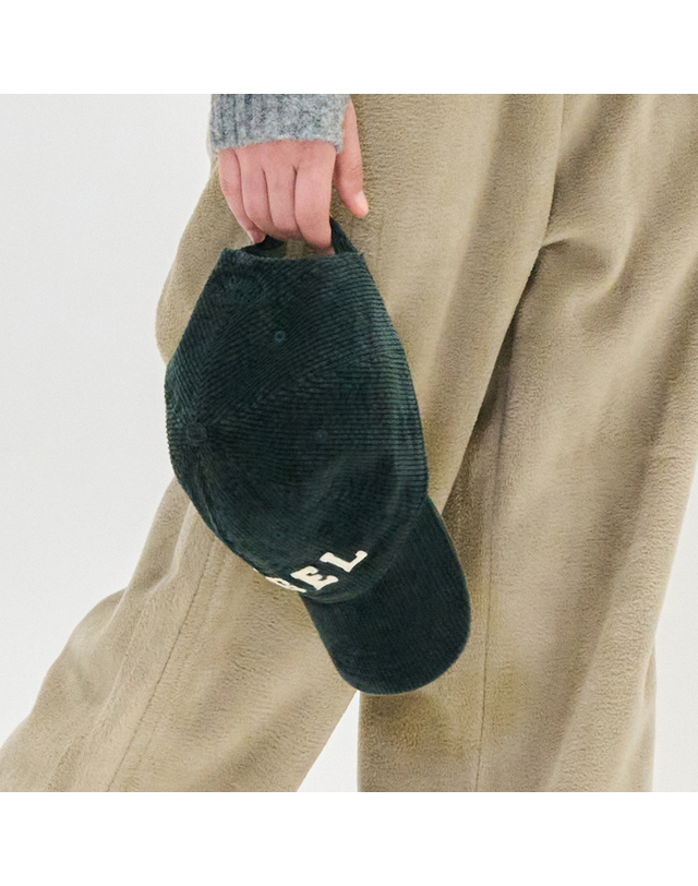 제너럴아이디어 제너럴 아이디어 UNISEX 엔젤 레터링 코듀로이 볼캡 [GREEN] / SBC4U91007 착용컷