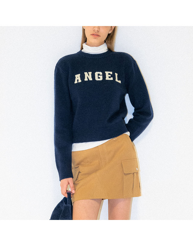 제너럴아이디어 제너럴 아이디어 UNISEX 엔젤 레터링 와펜 풀오버 [NAVY] / SBC4U05017 착용컷