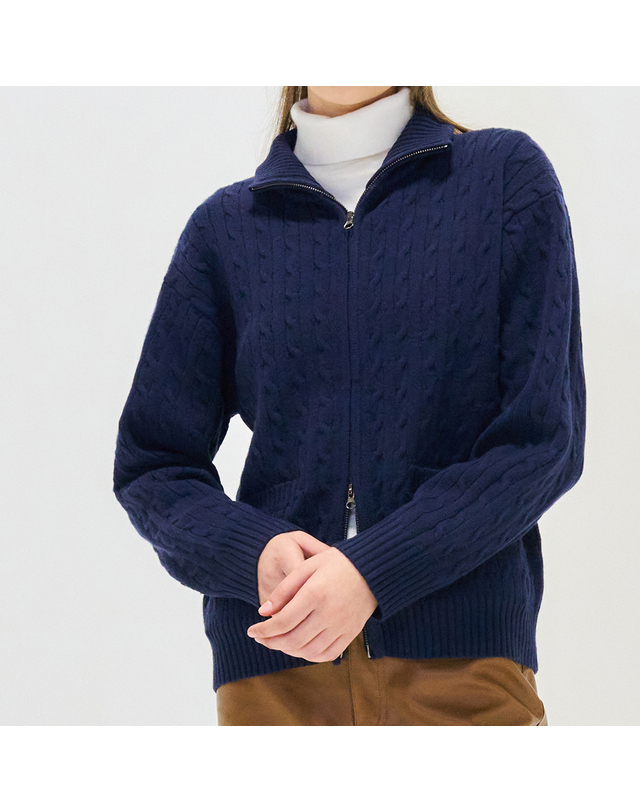 제너럴아이디어 제너럴 아이디어 UNISEX 케이블 하프넥 집업 가디건[NAVY] / SBC4U04018 착용컷