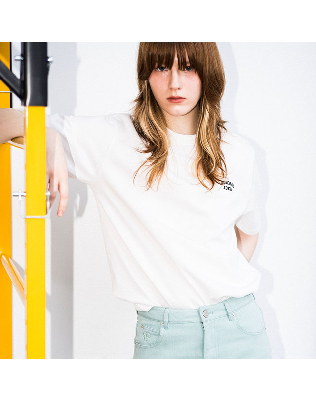 제너럴아이디어 제너럴 아이디어 UNISEX 쿨링 로고 반팔 티셔츠 [WHITE] / SBD1U01001-WOMAN 착용컷