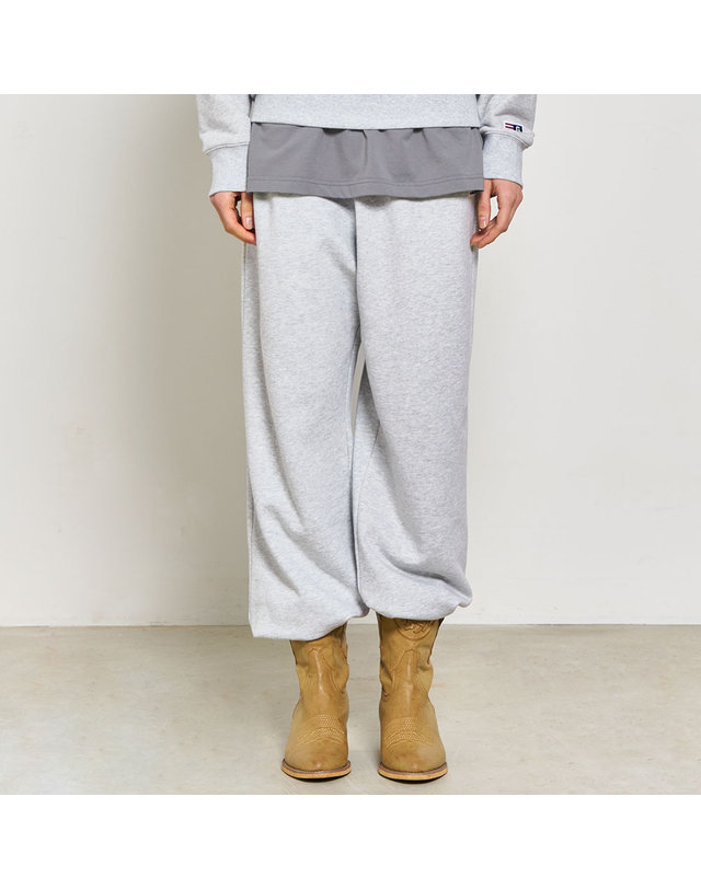 제너럴아이디어 제너럴 아이디어 UNISEX 에센셜 코지 스웨트 조거 팬츠 [MELANGE GREY] / SBD1U52040-WOMAN 착용컷