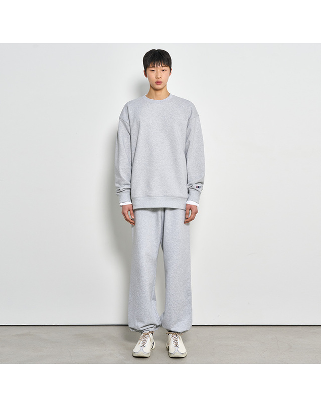 제너럴아이디어 제너럴 아이디어 UNISEX 에센셜 코지 조거 세트 [MELANGE GREY] / SBD1U51040SET1-MAN 착용컷